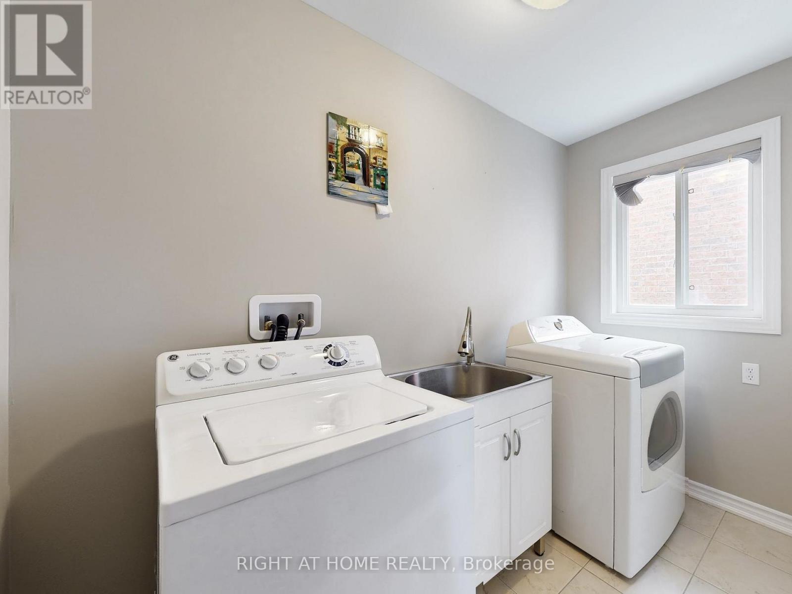 204 Proclamation Drive, Barrie, Ontario  L4N 0Y9 - Photo 21 - S12990936