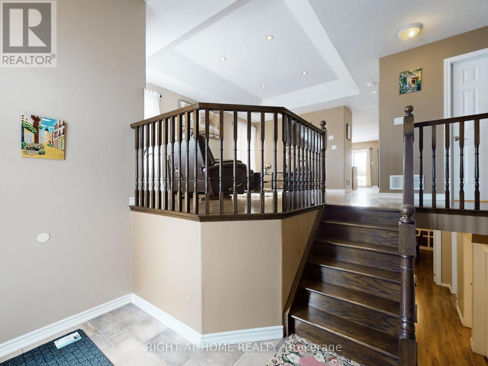 204 Proclamation Drive, Barrie, Ontario  L4N 0Y9 - Photo 3 - S12990936