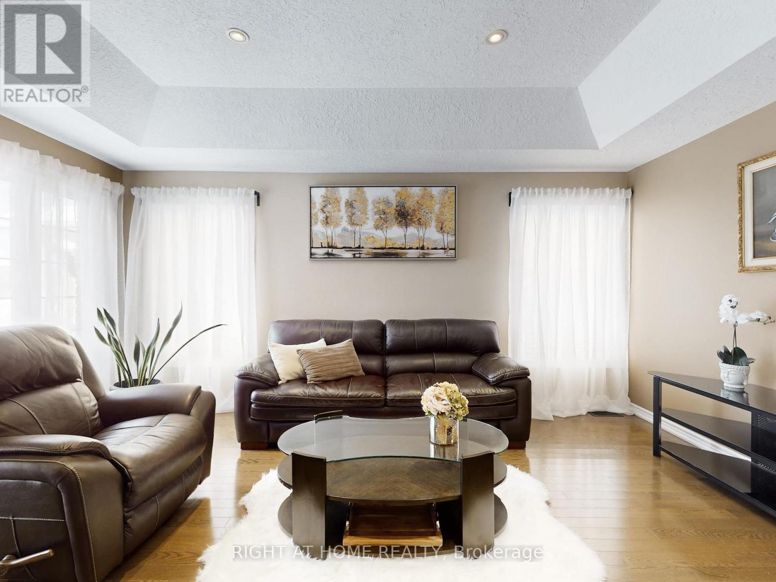 204 Proclamation Drive, Barrie, Ontario  L4N 0Y9 - Photo 4 - S12990936