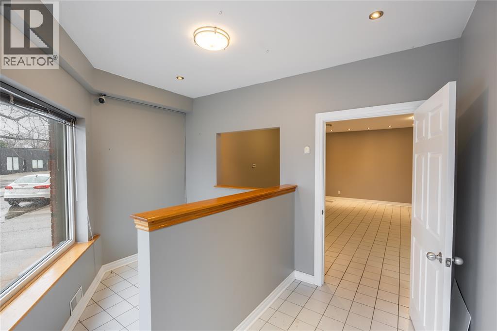 103 Ontario Street, Sarnia, Ontario  N7T 1K9 - Photo 3 - 26007941