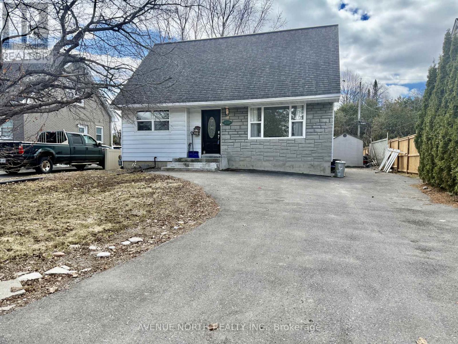 658 Coronation Avenue, Ottawa, Ontario K1G 0M5 - Photo 2 - X12990864