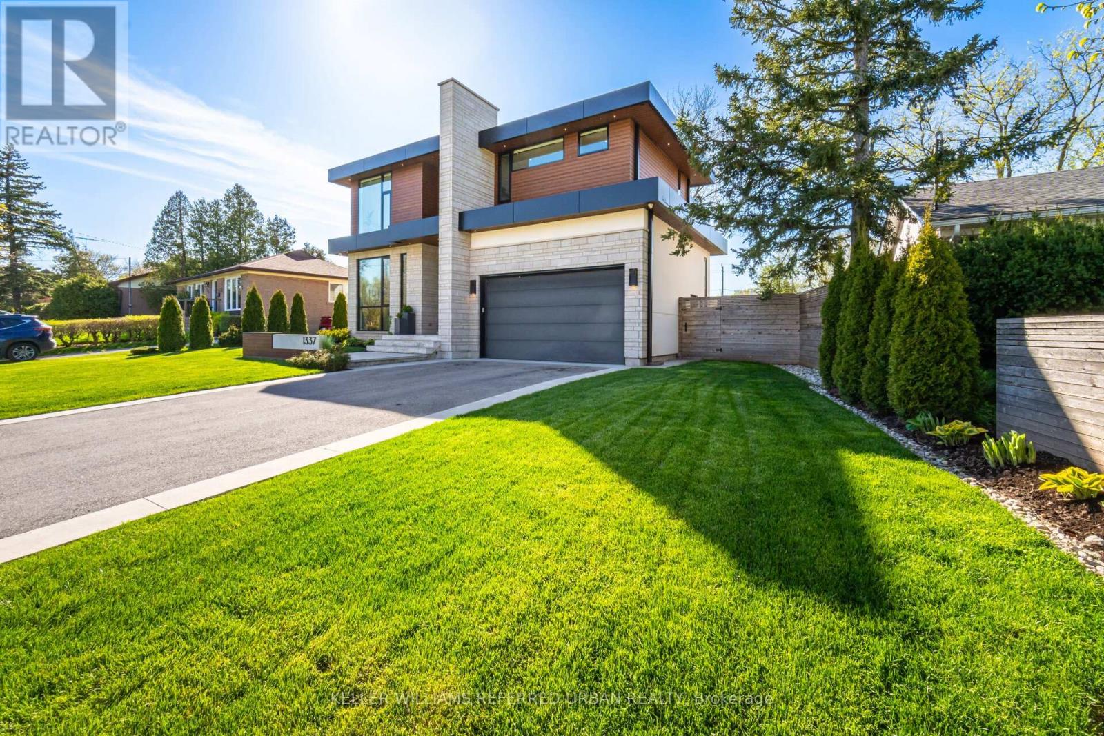 1337 Waverly Avenue, Oakville, Ontario  L6L 2S4 - Photo 3 - W12990848