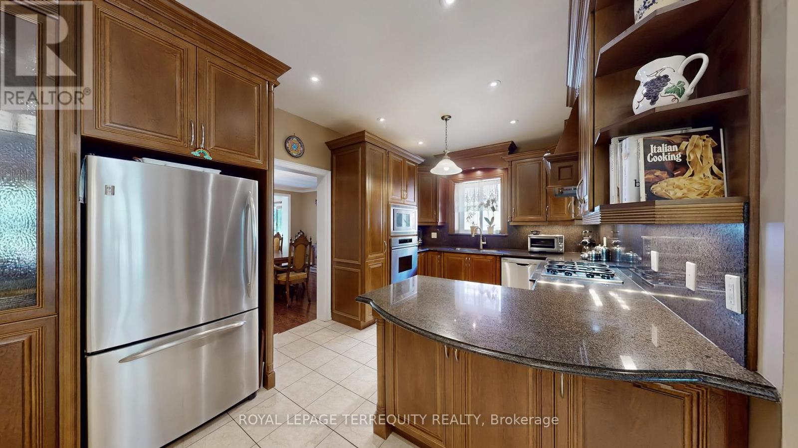 134 Hadrian Drive, Toronto, Ontario  M9W 1V4 - Photo 10 - W12990898