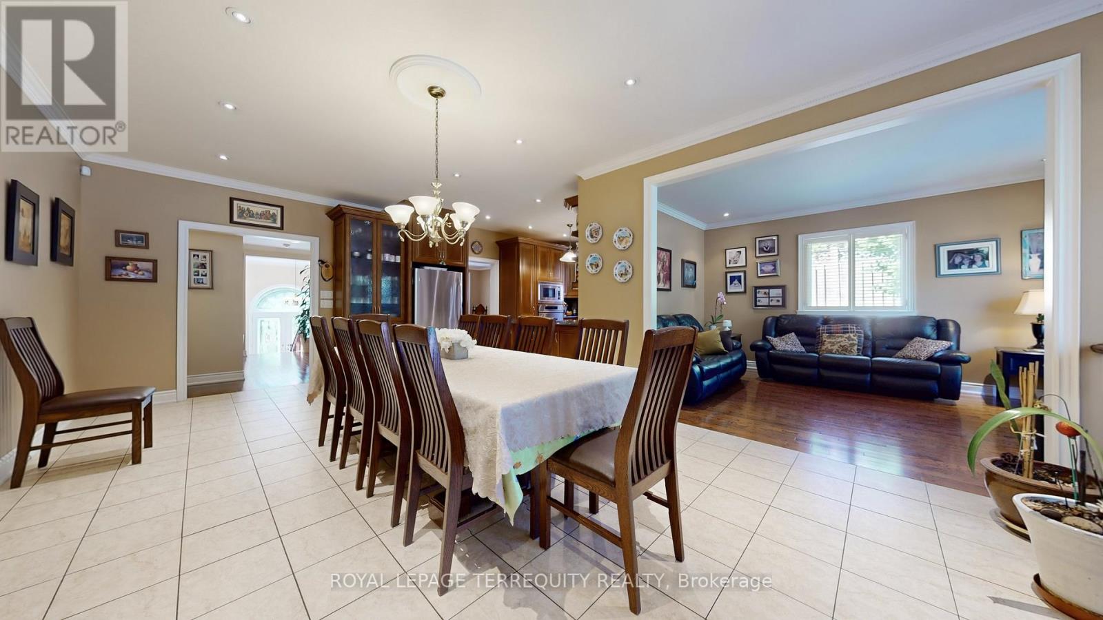 134 Hadrian Drive, Toronto, Ontario  M9W 1V4 - Photo 15 - W12990898