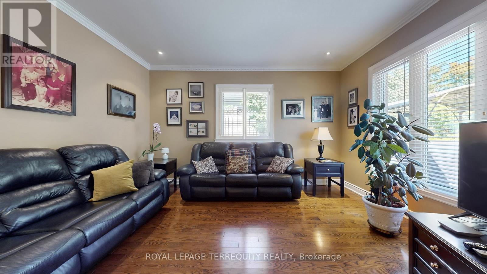 134 Hadrian Drive, Toronto, Ontario  M9W 1V4 - Photo 20 - W12990898