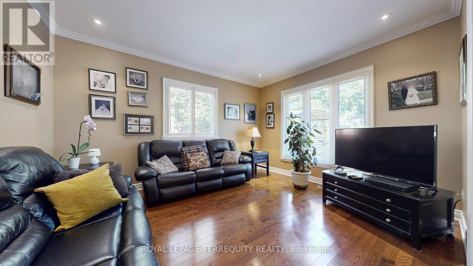 134 Hadrian Drive, Toronto, Ontario  M9W 1V4 - Photo 21 - W12990898