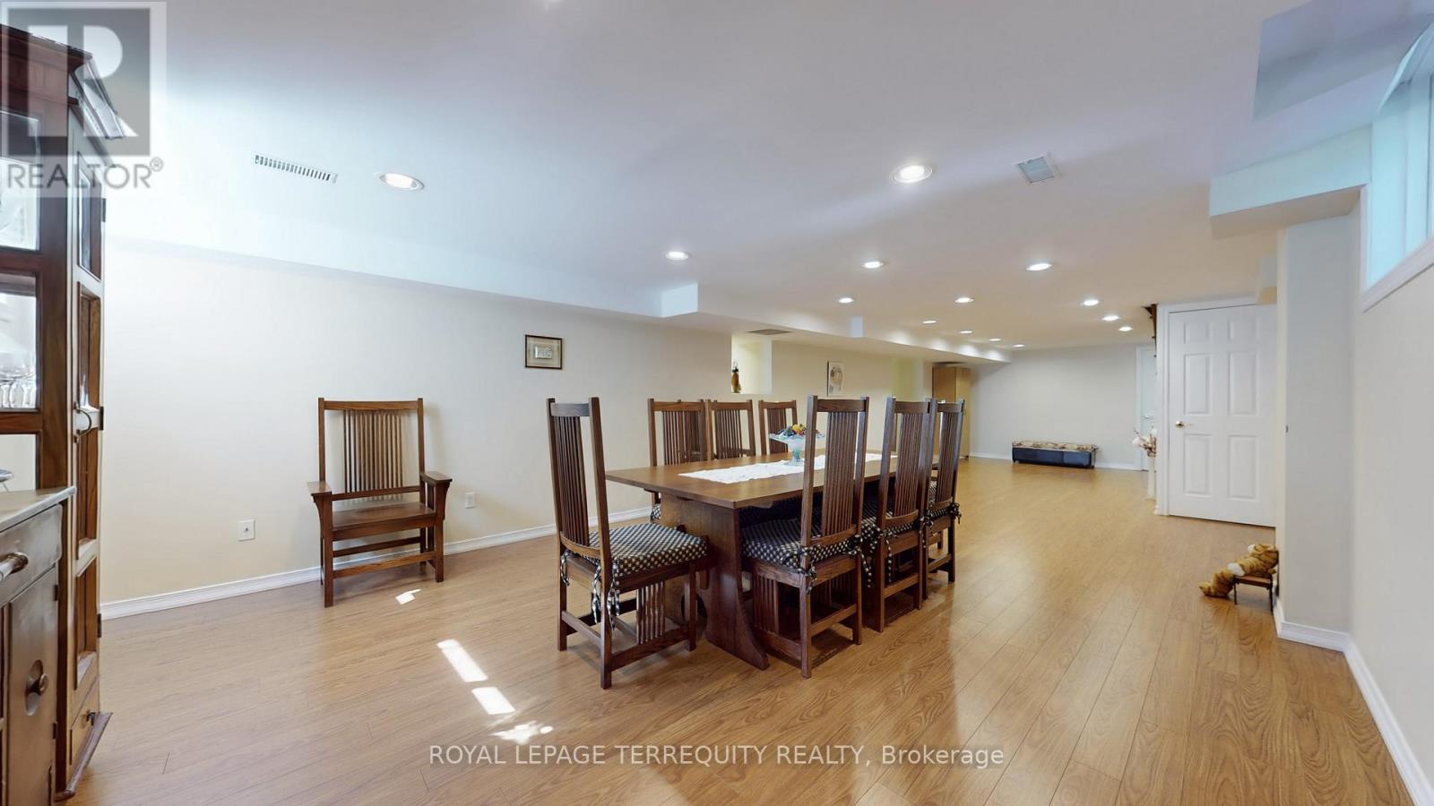 134 Hadrian Drive, Toronto, Ontario  M9W 1V4 - Photo 38 - W12990898