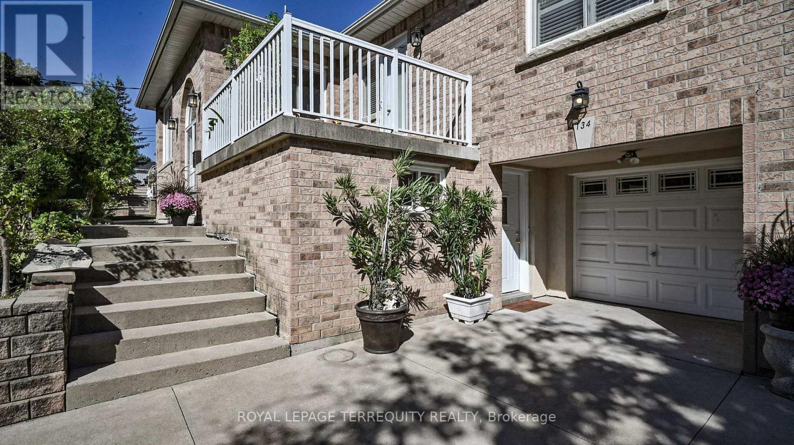 134 Hadrian Drive, Toronto, Ontario  M9W 1V4 - Photo 5 - W12990898