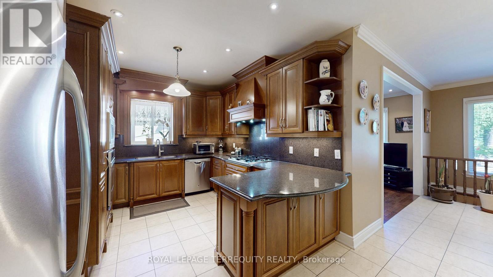 134 Hadrian Drive, Toronto, Ontario  M9W 1V4 - Photo 9 - W12990898