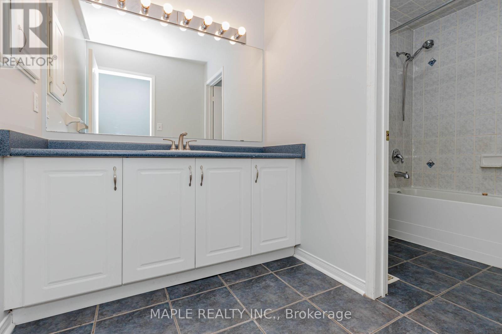 48 Trumpet Valley Boulevard, Brampton, Ontario L7A 3N8 - Photo 37 - W12990928