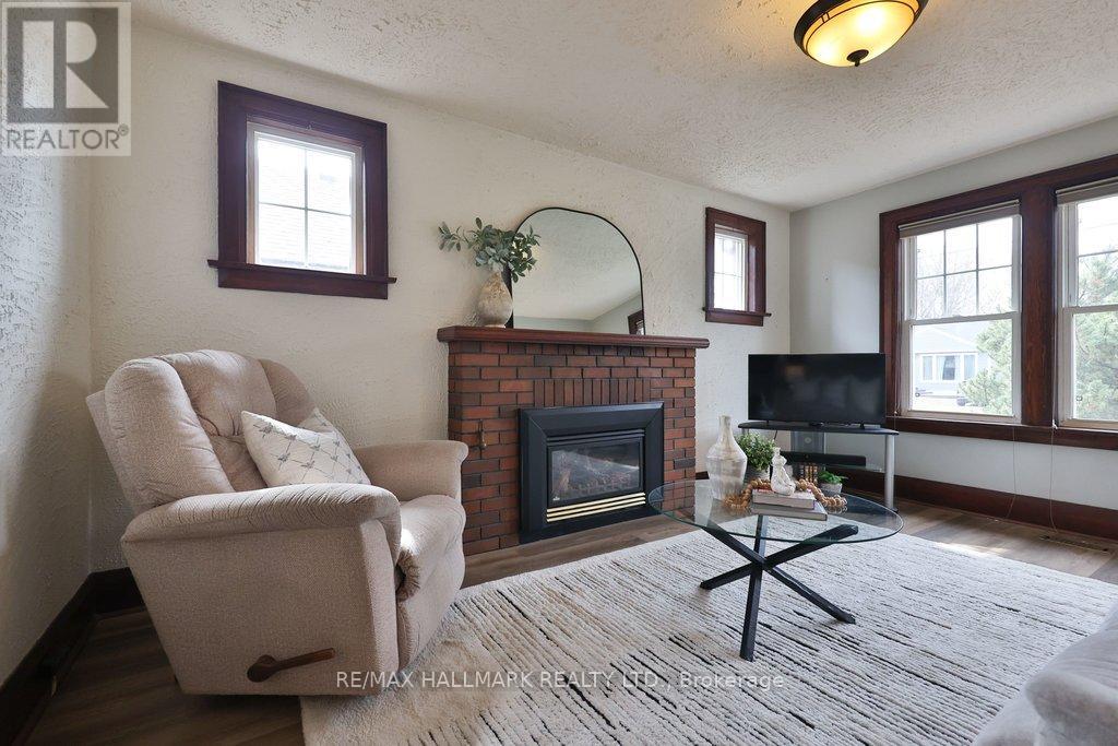 116 Mill Street S, Brampton, Ontario  L6Y 1T3 - Photo 4 - W12990954