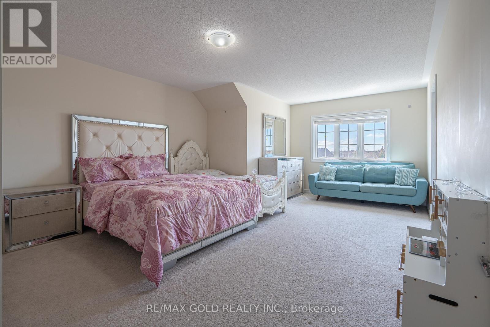 36 Naperton Drive, Brampton, Ontario  L6R 0Z5 - Photo 18 - W12991022