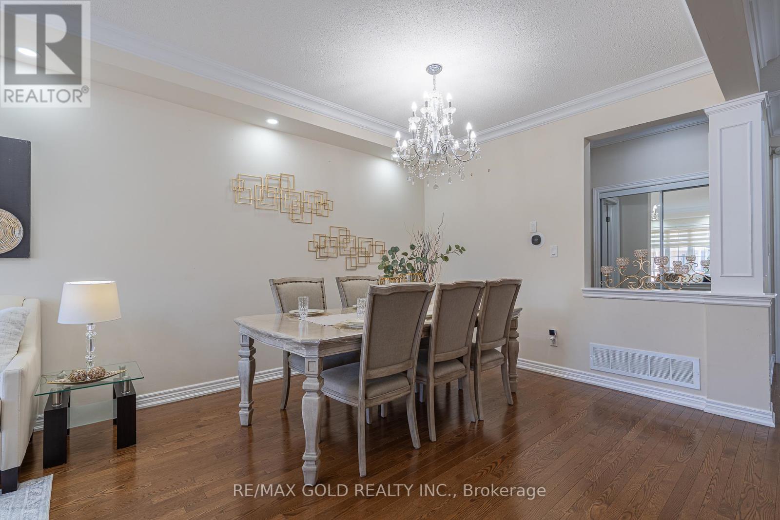 36 Naperton Drive, Brampton, Ontario  L6R 0Z5 - Photo 5 - W12991022