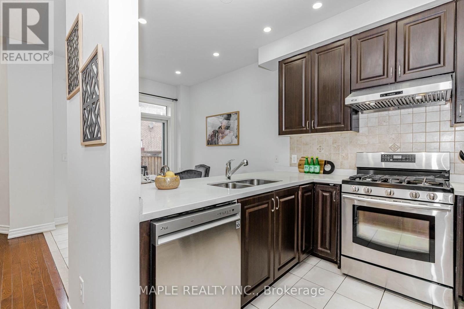 10 Eastlake Road, Brampton, Ontario L7A 3S2 - Photo 14 - W12991038