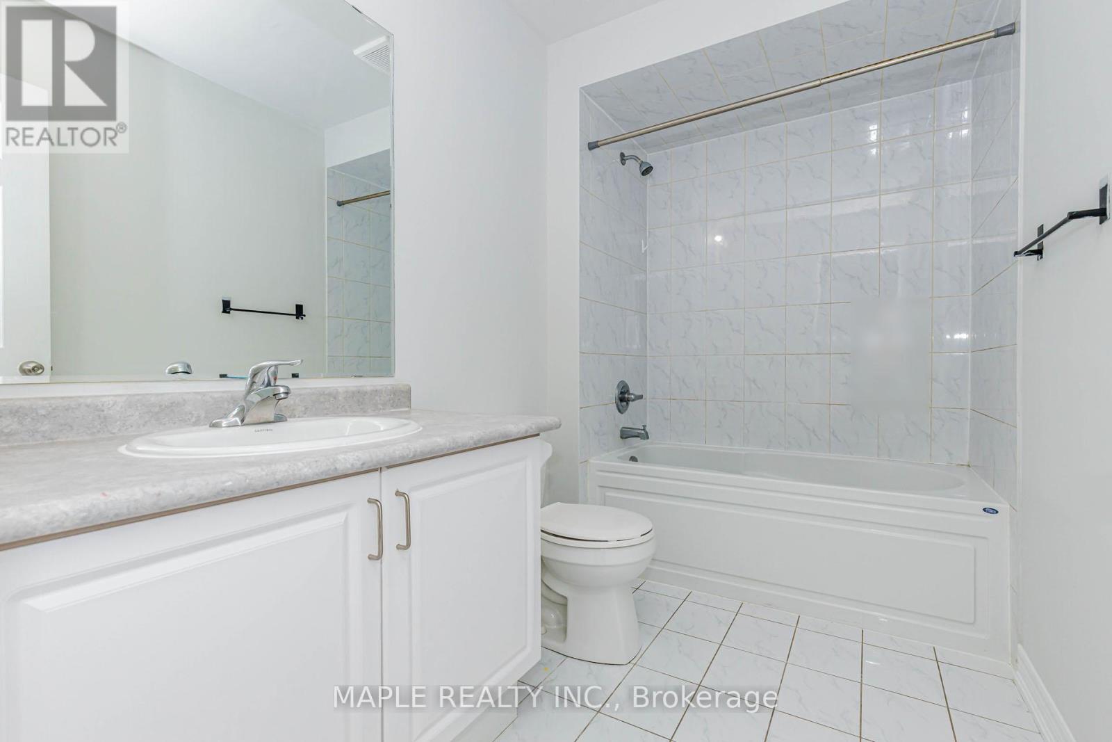 10 Eastlake Road, Brampton, Ontario L7A 3S2 - Photo 27 - W12991038