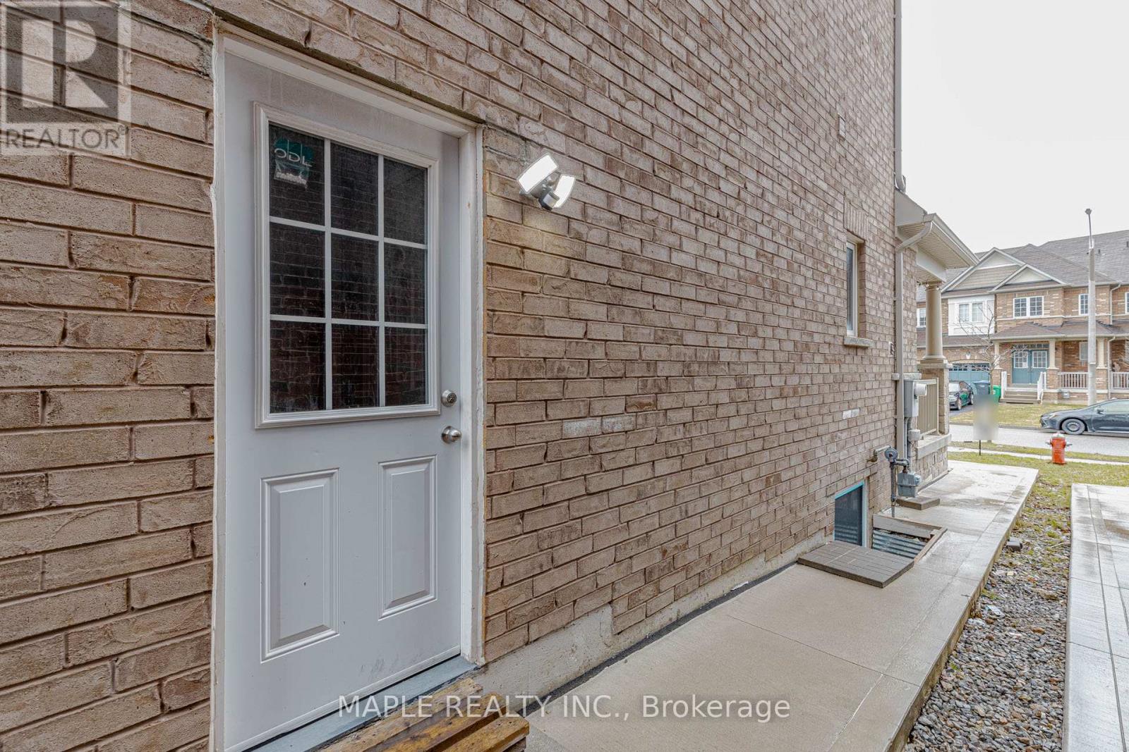 10 Eastlake Road, Brampton, Ontario L7A 3S2 - Photo 39 - W12991038