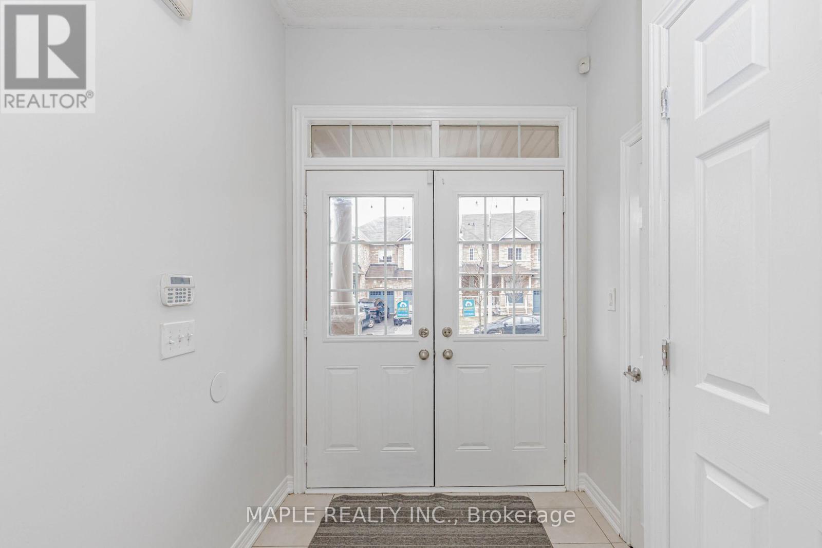 10 Eastlake Road, Brampton, Ontario L7A 3S2 - Photo 5 - W12991038