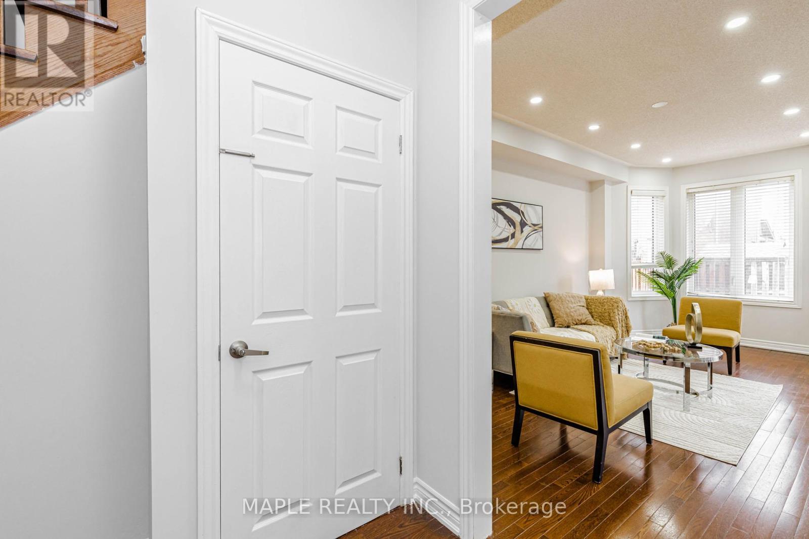 10 Eastlake Road, Brampton, Ontario L7A 3S2 - Photo 7 - W12991038