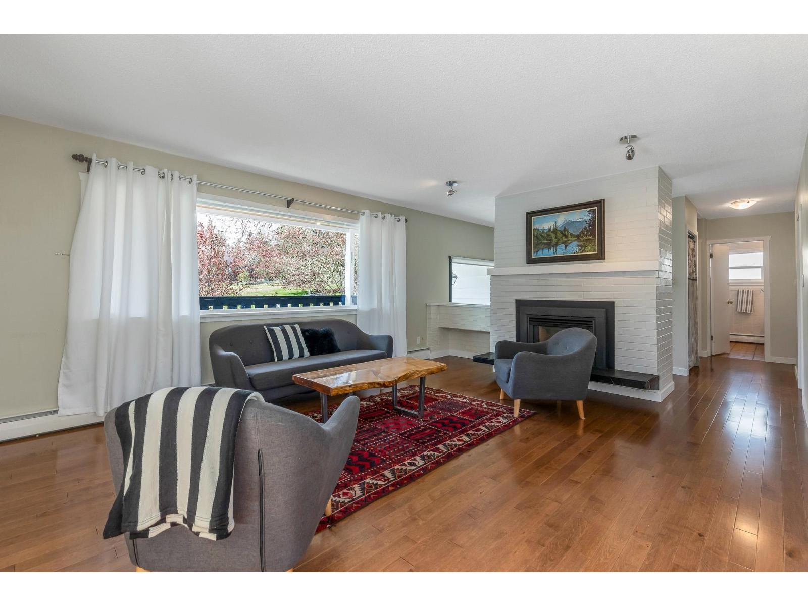 7958 Taulbut Street, Mission, British Columbia V2V 3W7 - Photo 5 - R3108577