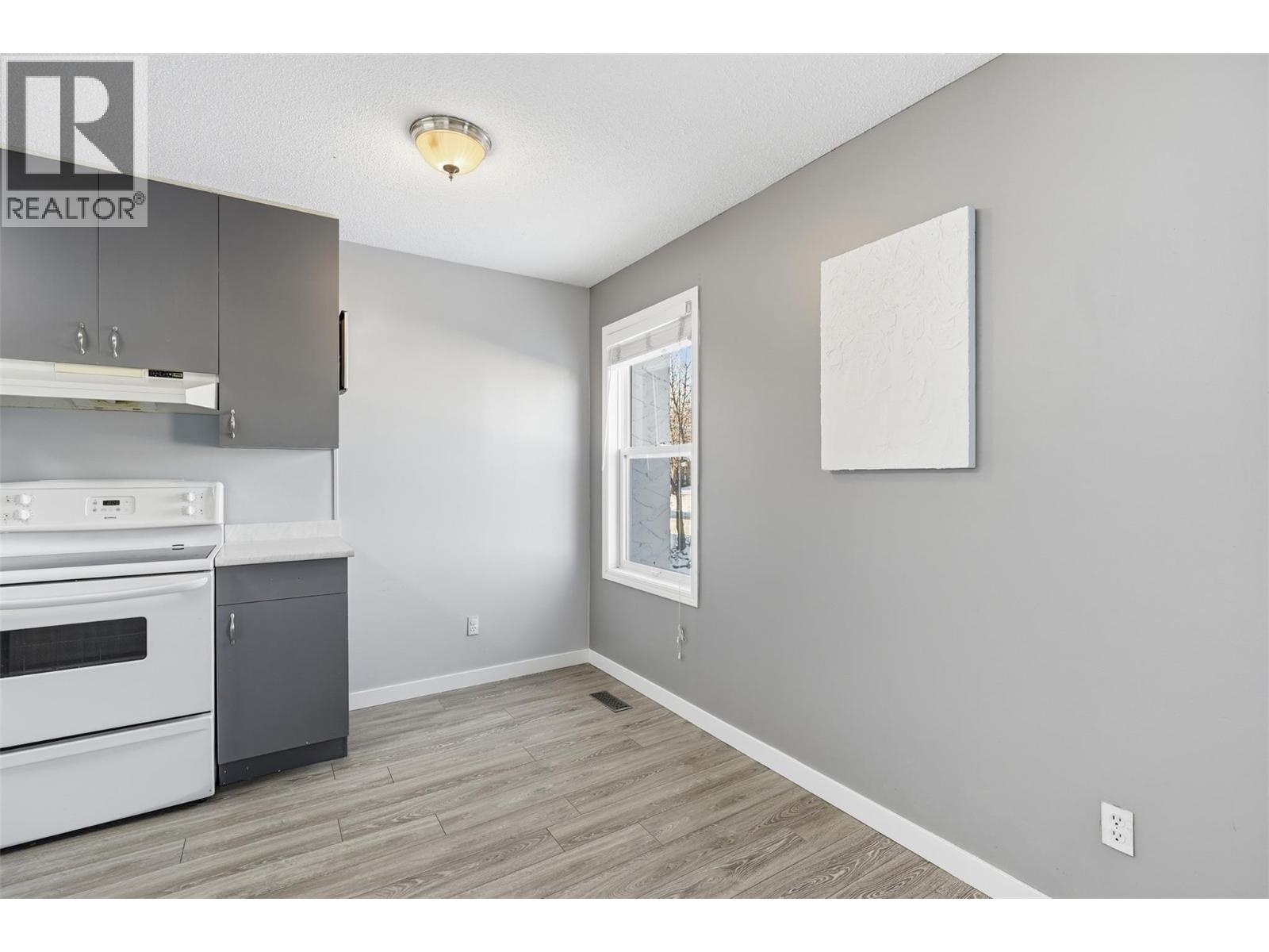 383 Hollyburn Drive, Kamloops, British Columbia  V2E 1Y9 - Photo 5 - 10372104