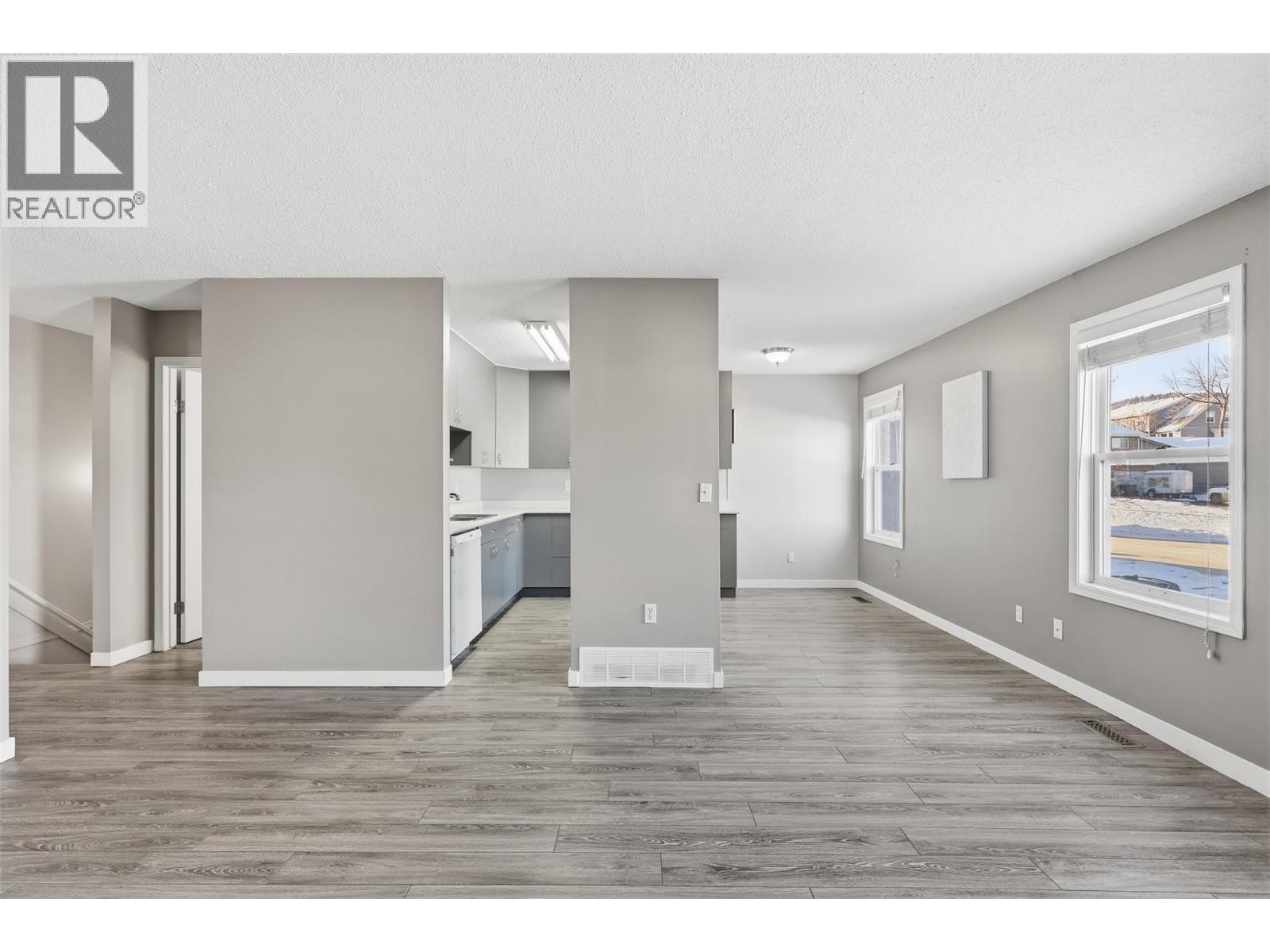 383 Hollyburn Drive, Kamloops, British Columbia  V2E 1Y9 - Photo 6 - 10372104