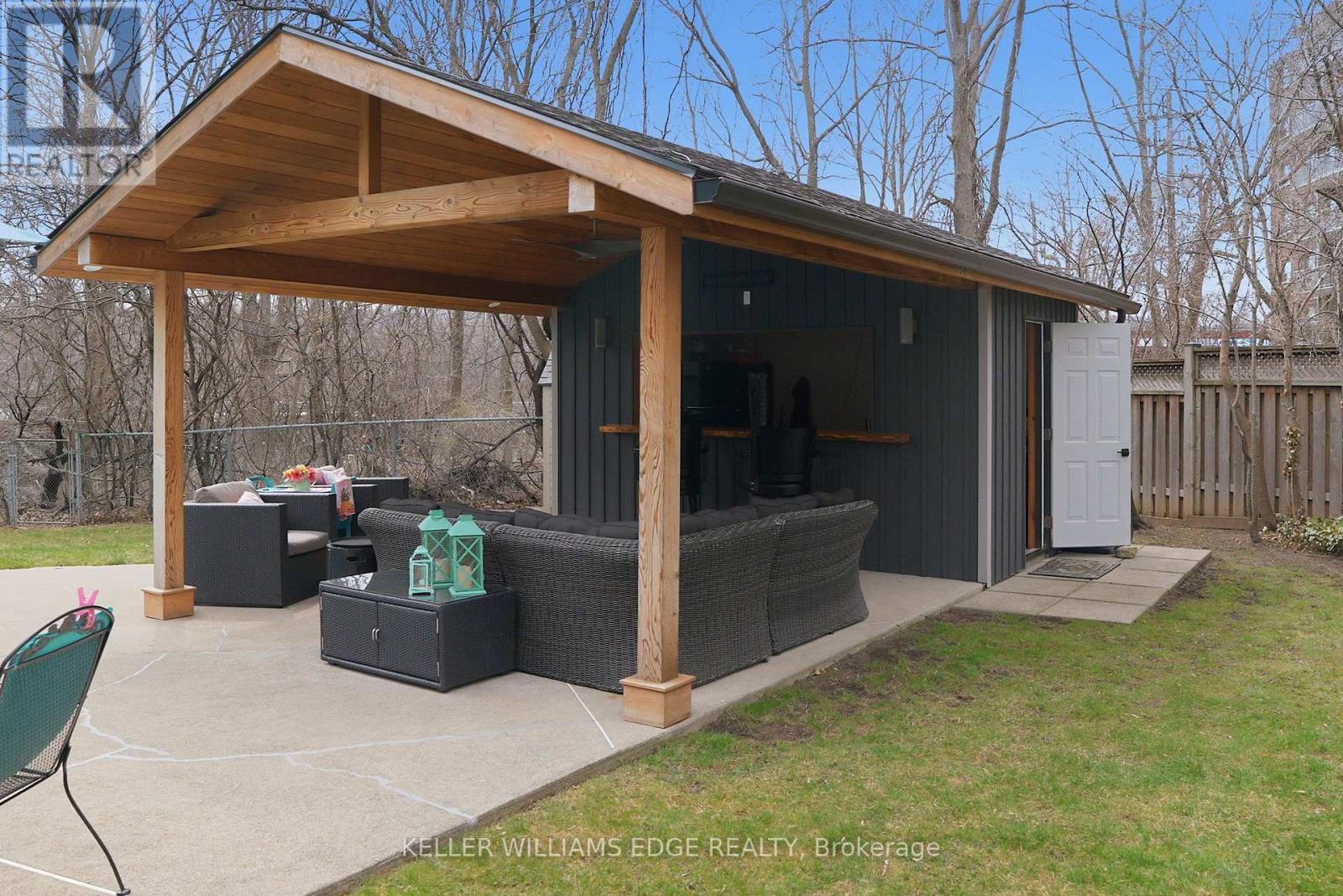 70 Strawberry Drive, Hamilton, Ontario  L8E 4R4 - Photo 42 - X12990948