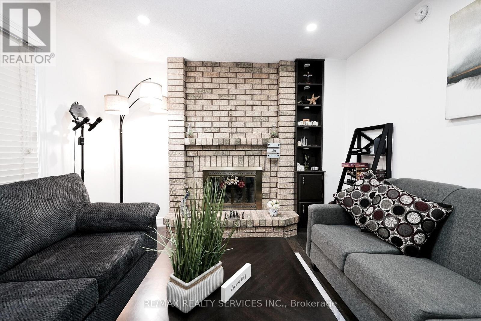 8 Yeoman Drive, Brantford, Ontario  N3R 7S8 - Photo 18 - X12991010