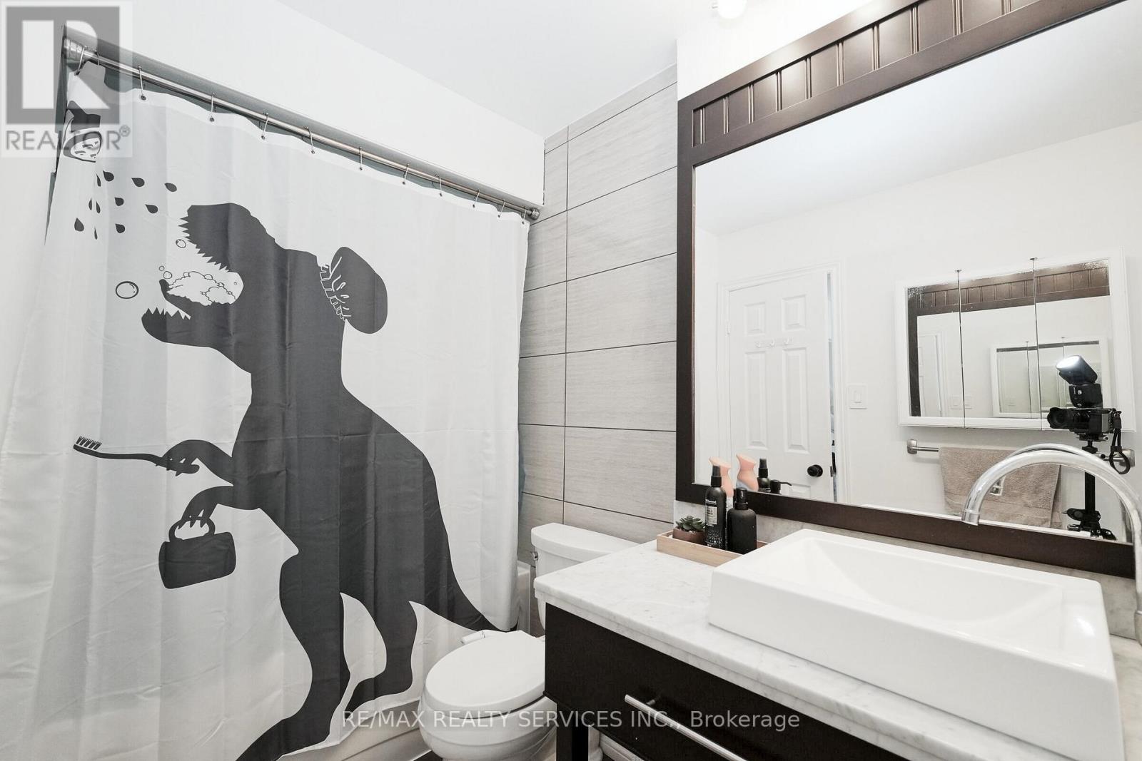 8 Yeoman Drive, Brantford, Ontario  N3R 7S8 - Photo 33 - X12991010