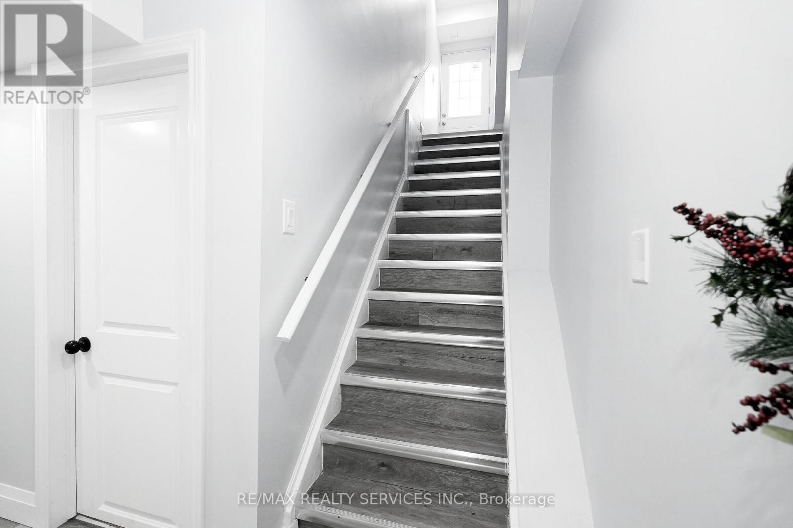 8 Yeoman Drive, Brantford, Ontario  N3R 7S8 - Photo 34 - X12991010