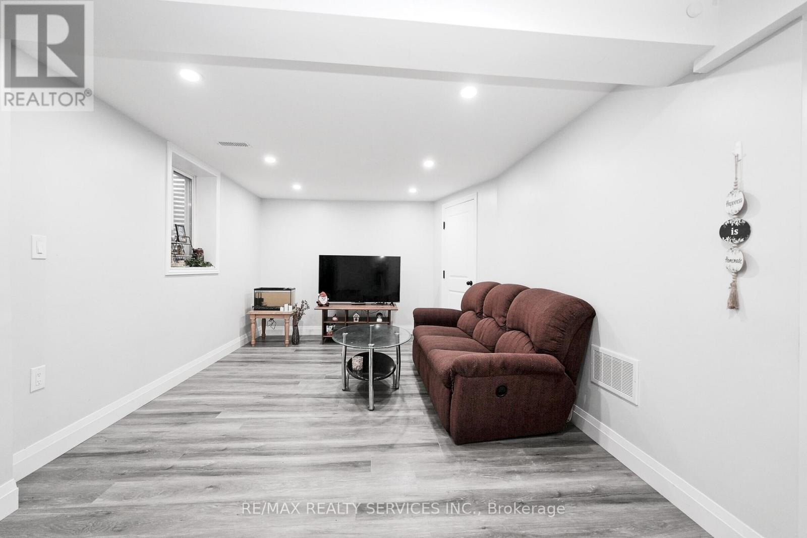 8 Yeoman Drive, Brantford, Ontario  N3R 7S8 - Photo 36 - X12991010