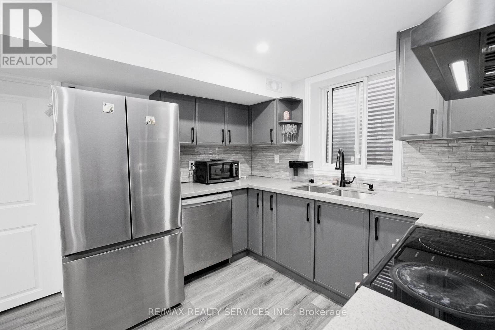 8 Yeoman Drive, Brantford, Ontario  N3R 7S8 - Photo 38 - X12991010