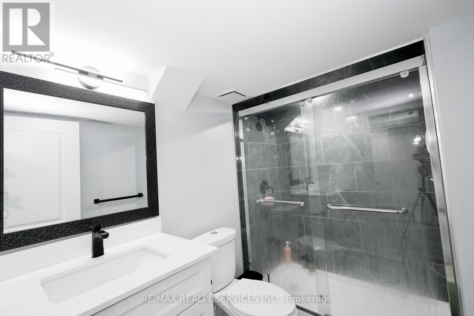 8 Yeoman Drive, Brantford, Ontario  N3R 7S8 - Photo 44 - X12991010