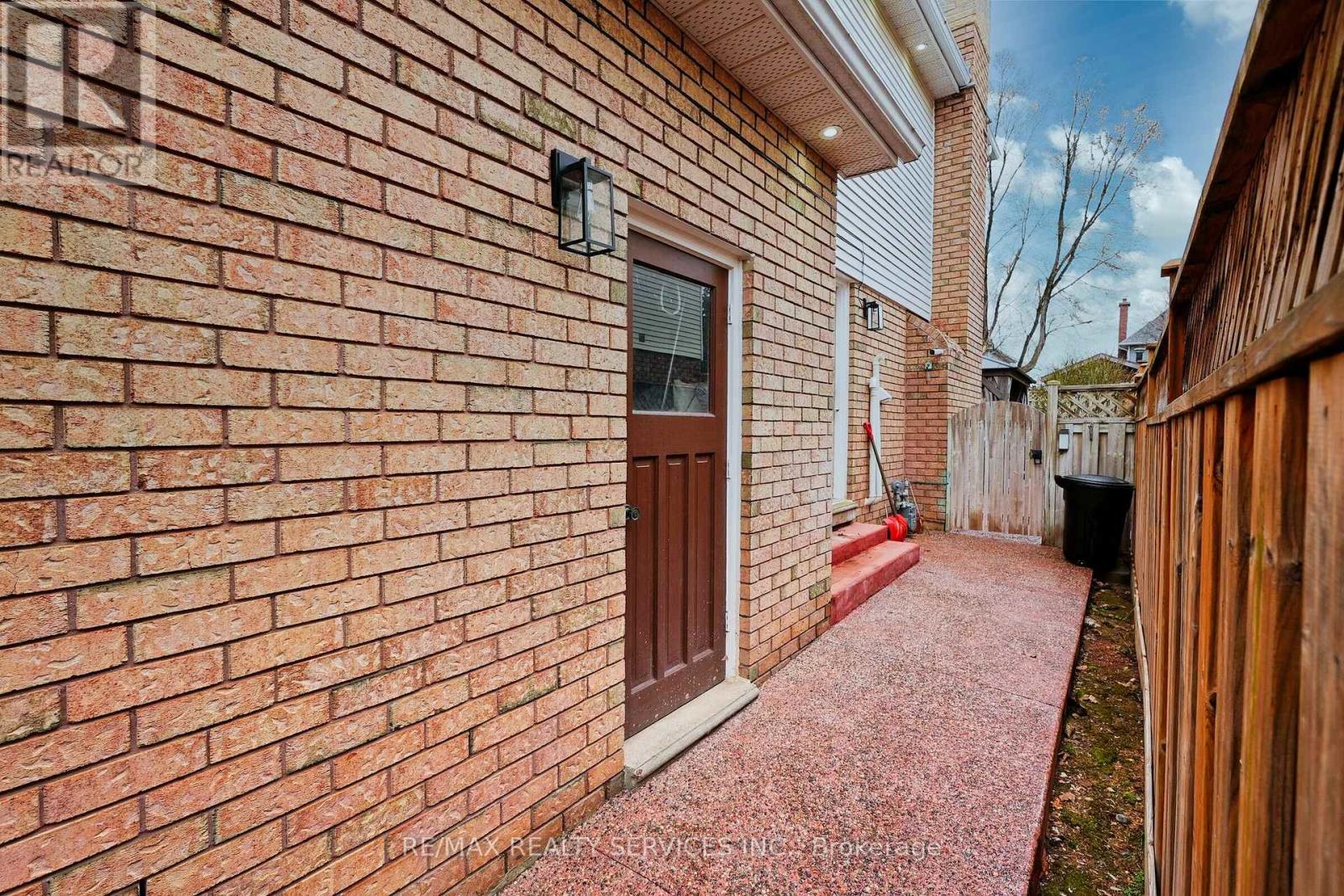 8 Yeoman Drive, Brantford, Ontario  N3R 7S8 - Photo 45 - X12991010