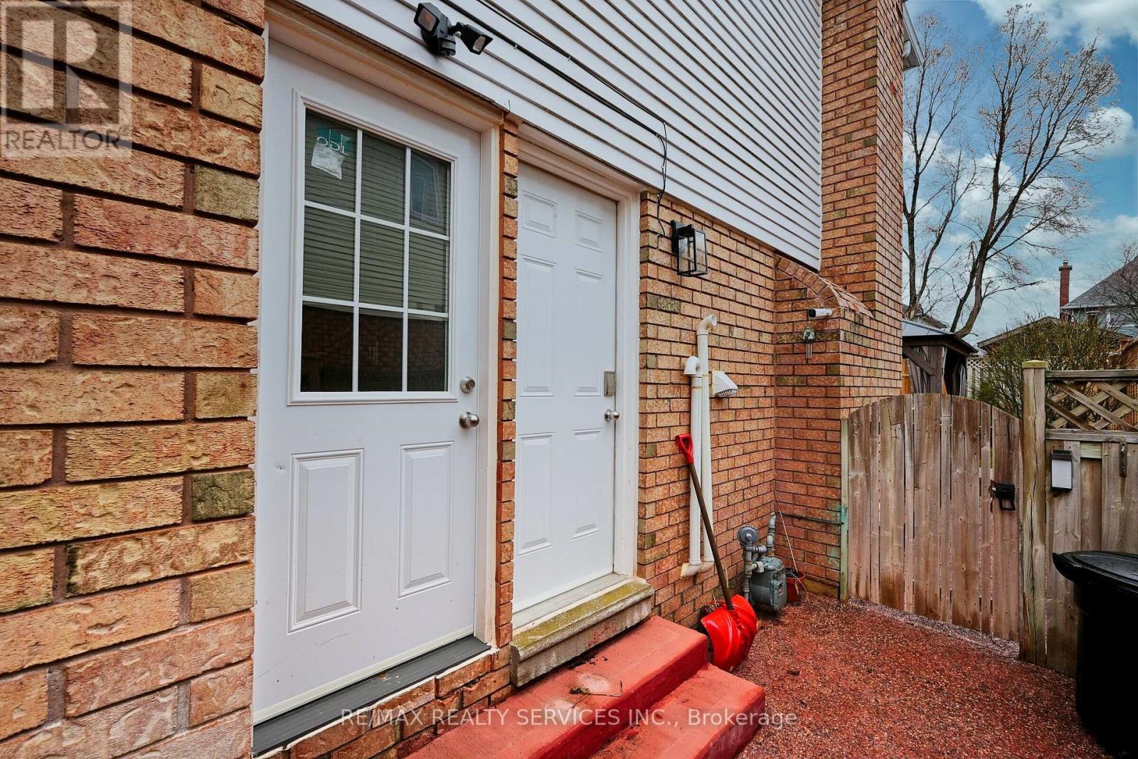 8 Yeoman Drive, Brantford, Ontario  N3R 7S8 - Photo 46 - X12991010