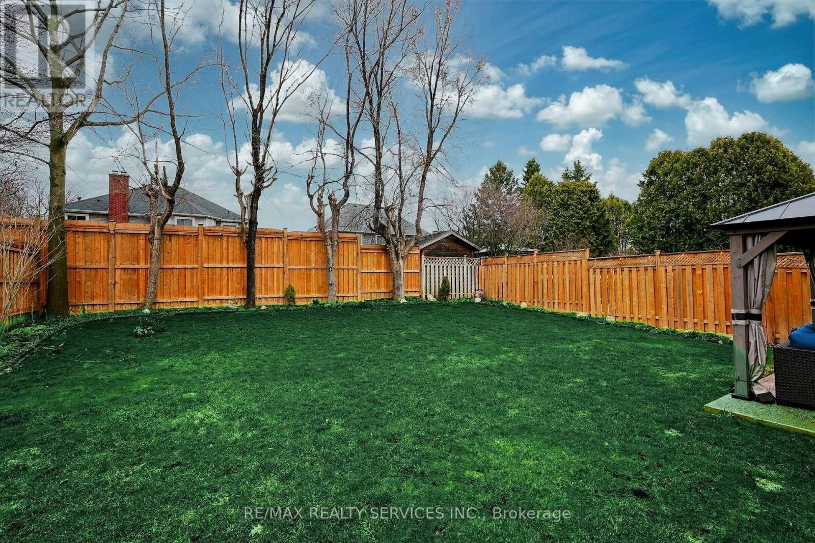 8 Yeoman Drive, Brantford, Ontario  N3R 7S8 - Photo 48 - X12991010