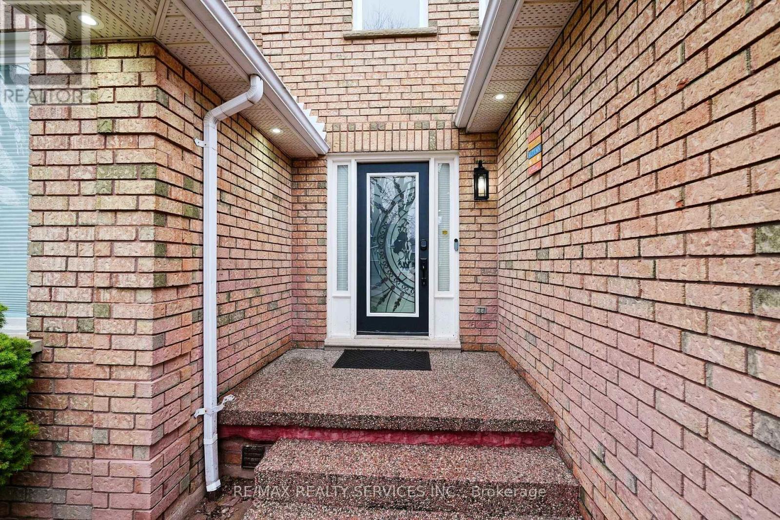 8 Yeoman Drive, Brantford, Ontario  N3R 7S8 - Photo 6 - X12991010