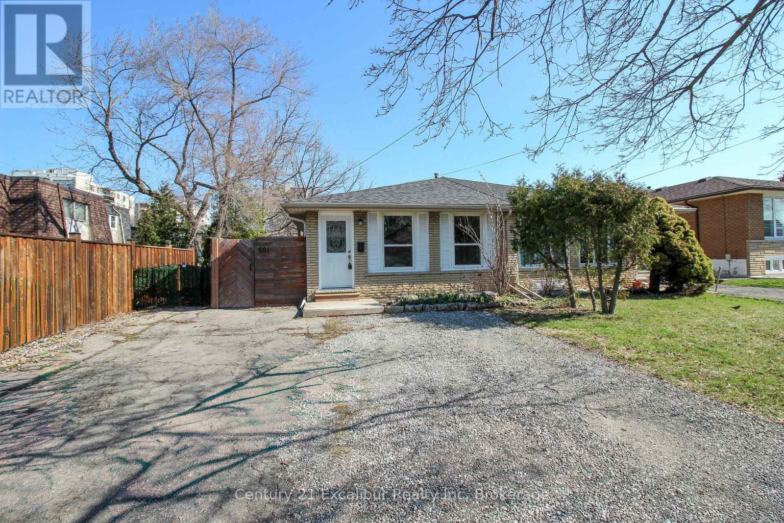 881 LAWRENCE ROAD, Hamilton, Ontario