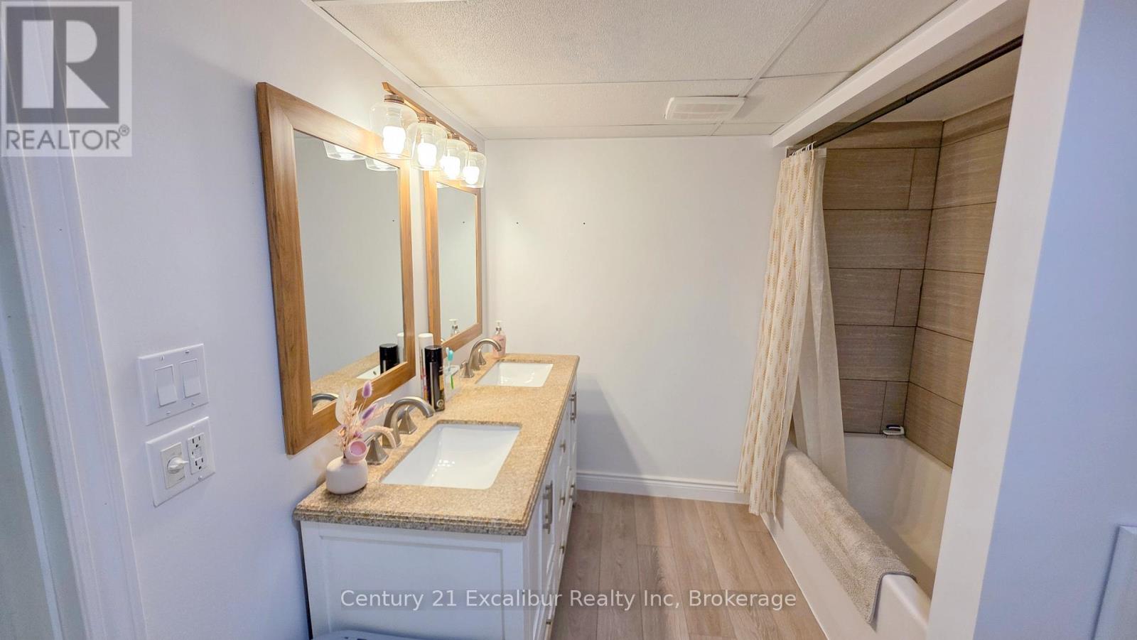 881 Lawrence Road, Hamilton, Ontario  L8K 2A4 - Photo 8 - X12973214