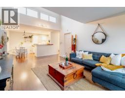 319 206 E 15TH STREET, North Vancouver, British Columbia