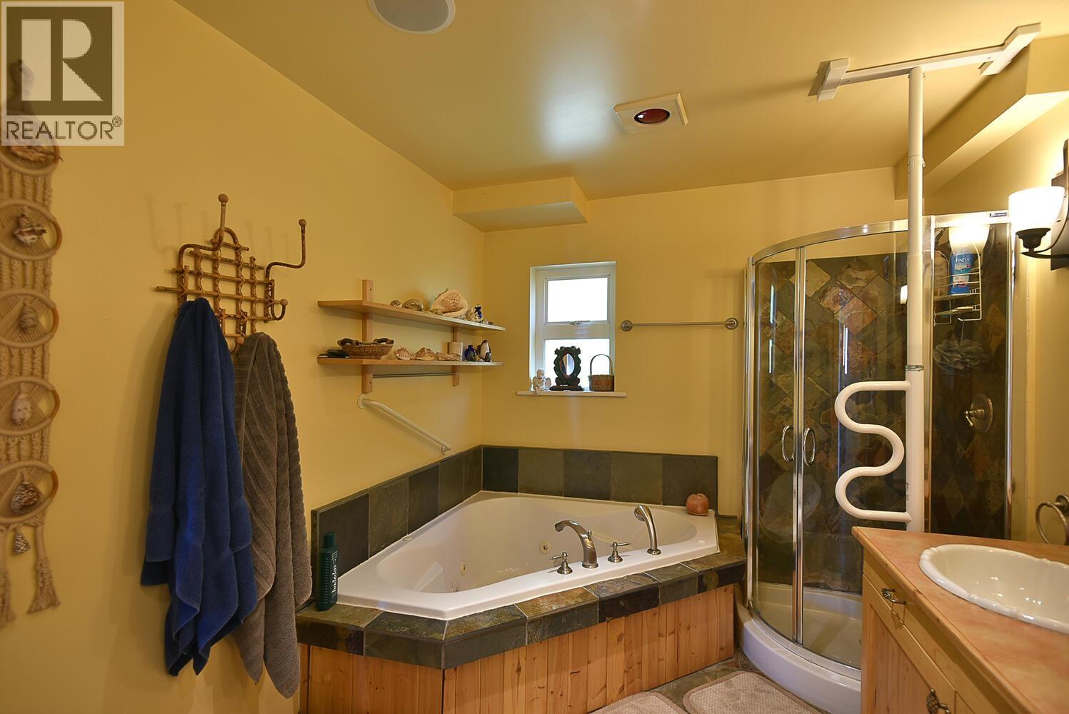 6508 Lynnwood Court, Sechelt, British Columbia  V7Z 0S9 - Photo 14 - R3110254