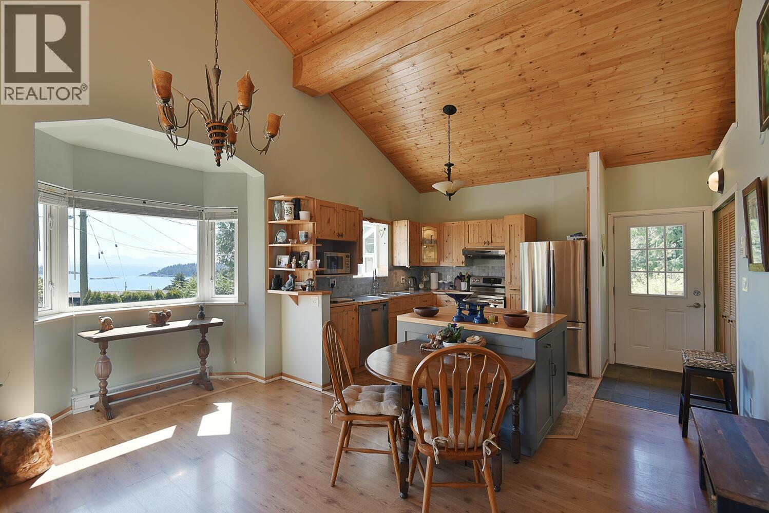 6508 Lynnwood Court, Sechelt, British Columbia  V7Z 0S9 - Photo 3 - R3110254