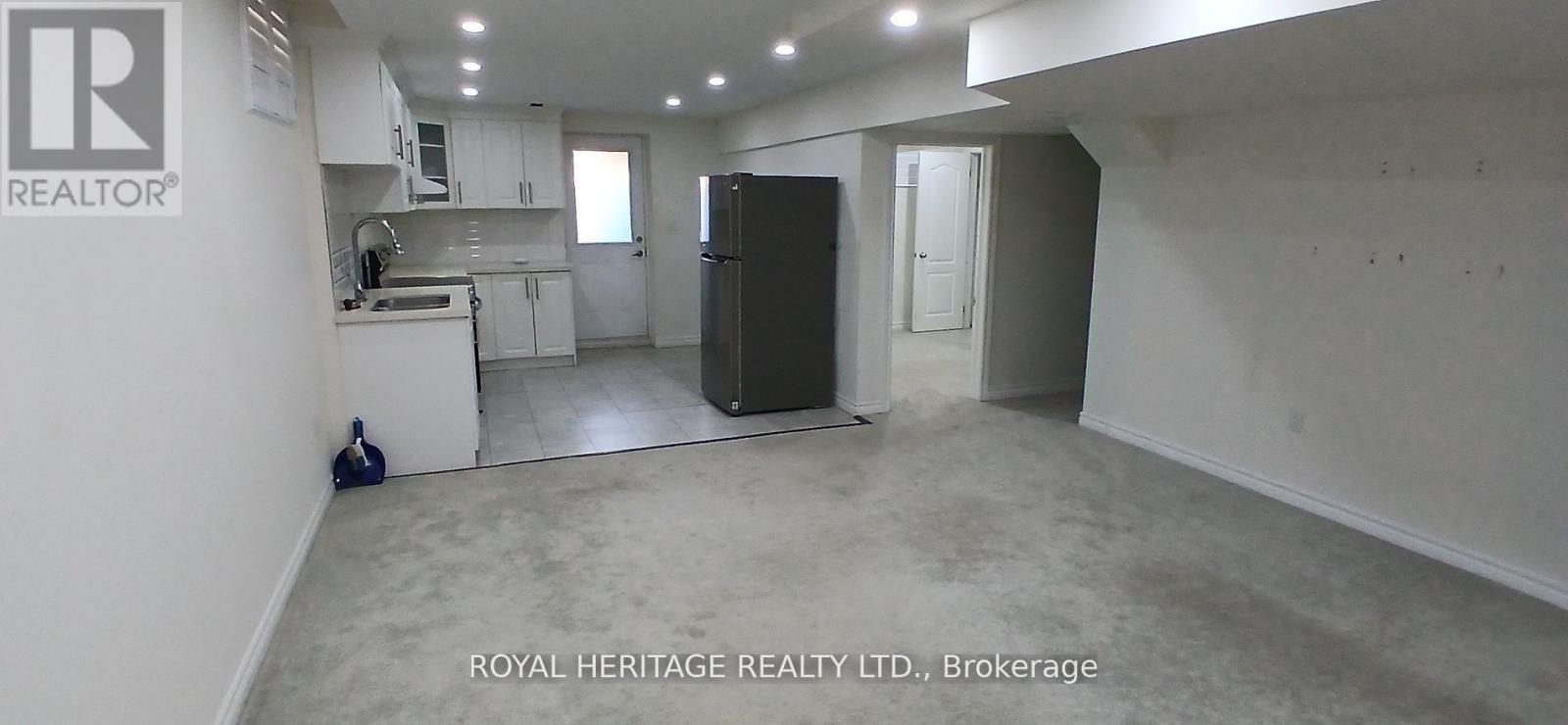 10 Bill Cole Court, Clarington, Ontario  L1C 3W2 - Photo 3 - E12990386