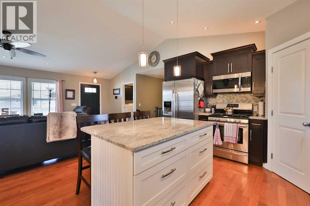 320 S 200 W, Raymond, Alberta  T0K 2S0 - Photo 12 - A2296274