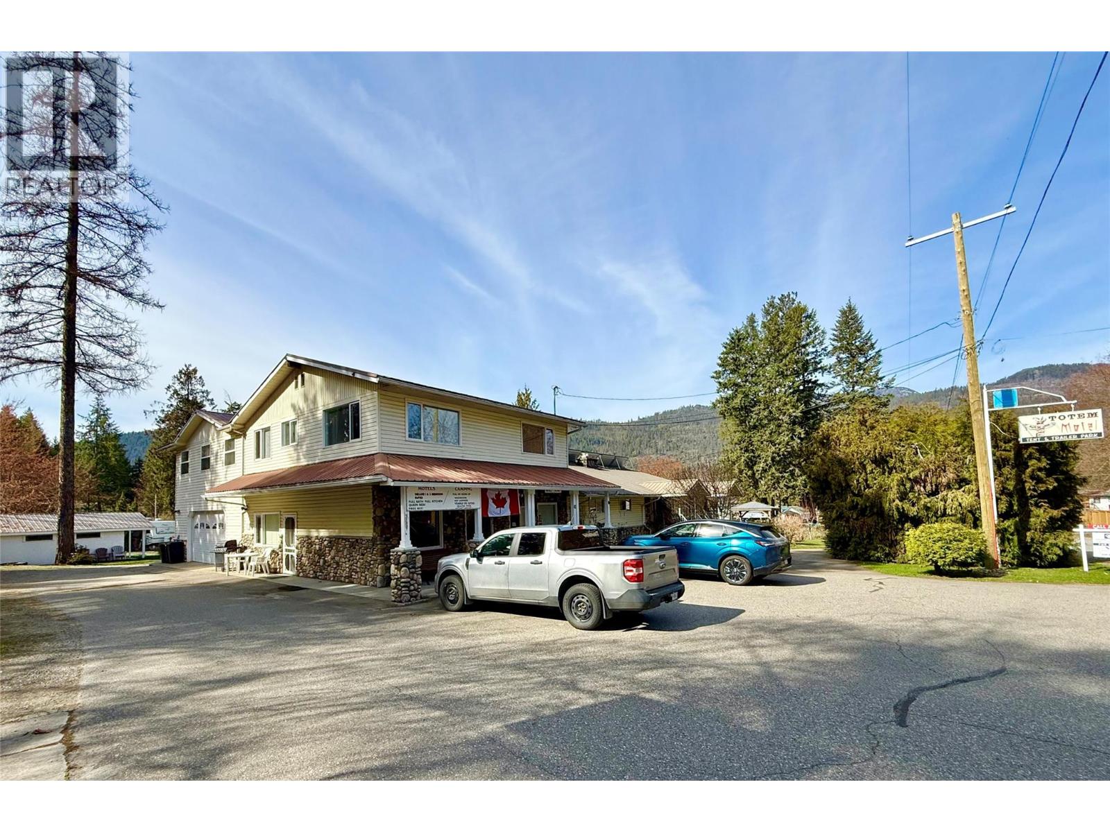 61 Kingsley Road, Christina Lake, British Columbia  V0H 1E2 - Photo 1 - 10382271