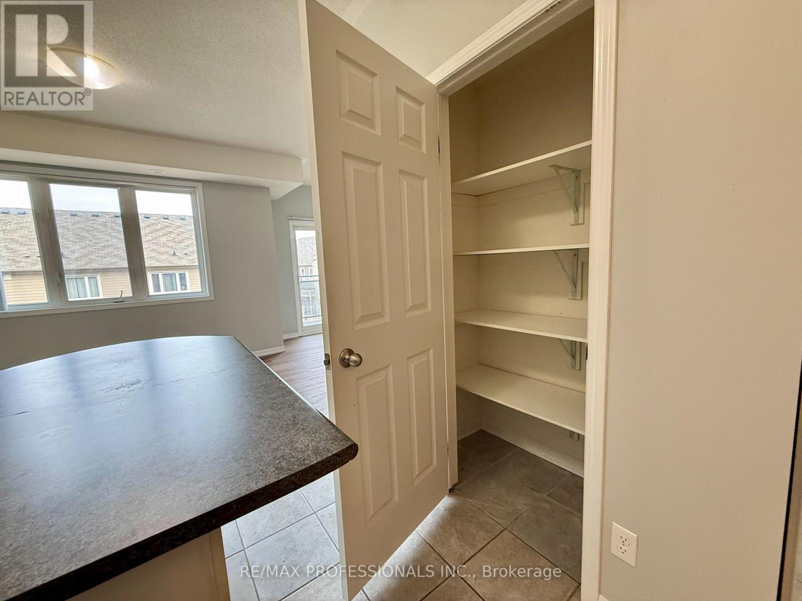 313 - 3075 Thomas Street, Mississauga, Ontario  L5M 0M4 - Photo 6 - W12938350