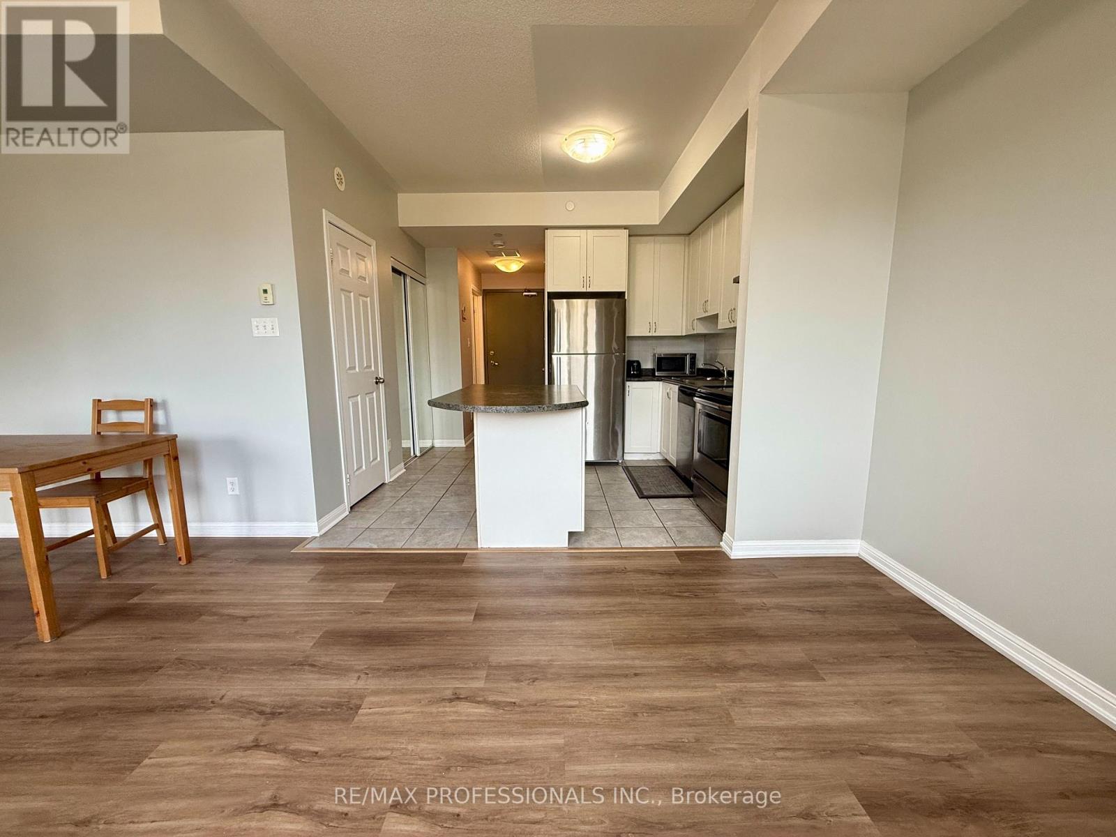 313 - 3075 Thomas Street, Mississauga, Ontario  L5M 0M4 - Photo 4 - W12938350