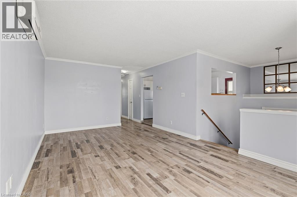 379 Southworth Street S, Welland, Ontario  L3B 2A1 - Photo 9 - 40805985