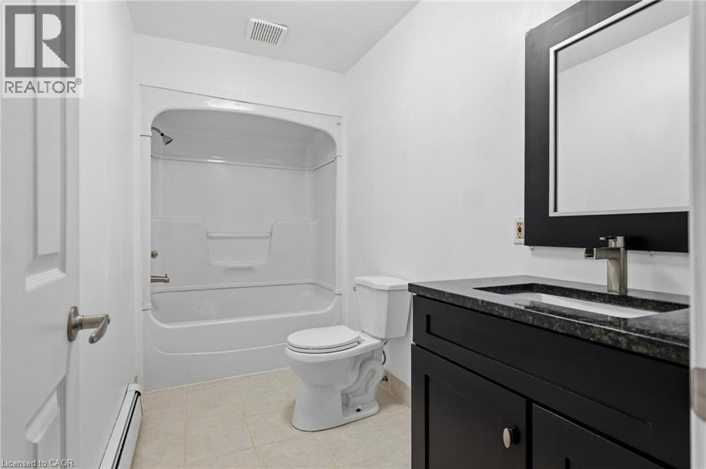 379 Southworth Street S, Welland, Ontario  L3B 2A1 - Photo 13 - 40805985