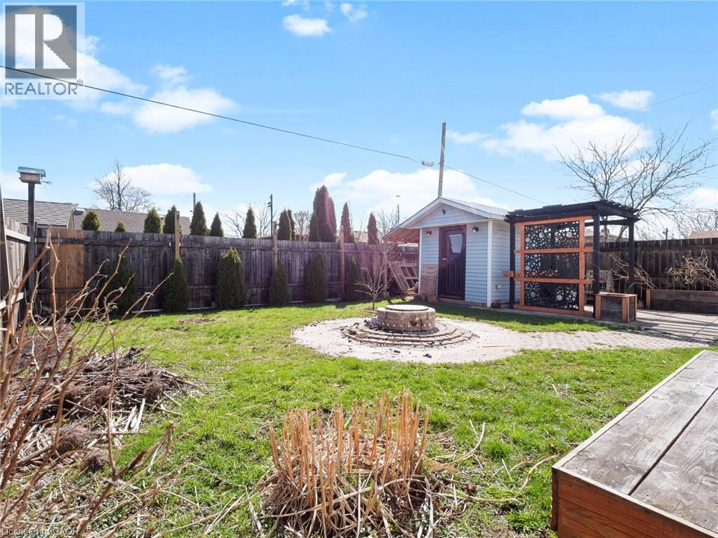 379 Southworth Street S, Welland, Ontario  L3B 2A1 - Photo 2 - 40805985