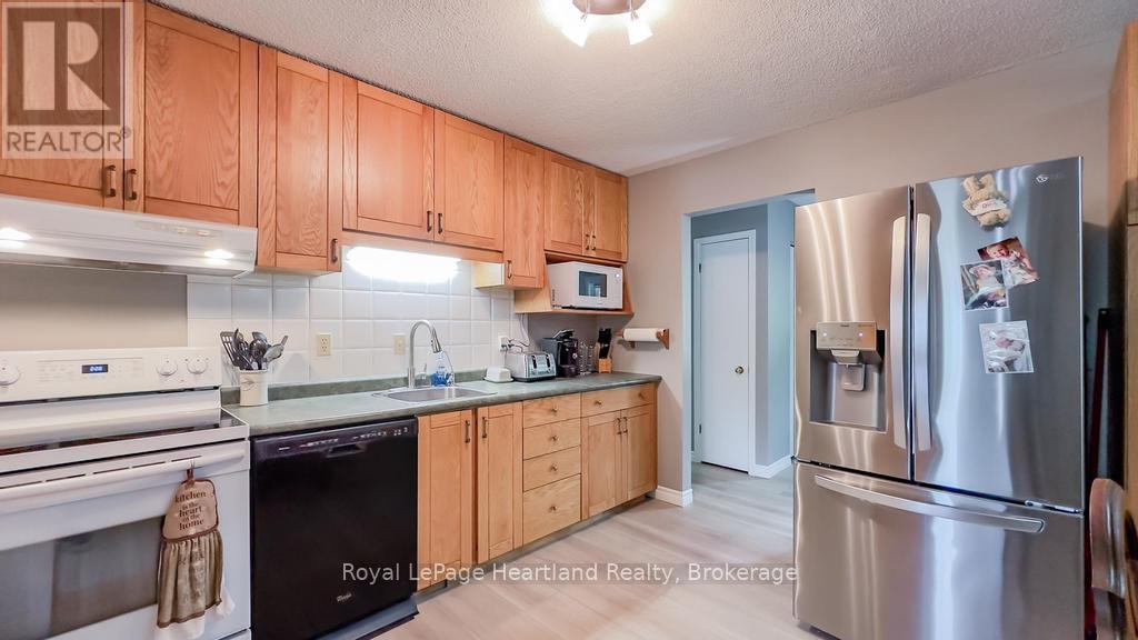 4 Ducharme Crescent, Bluewater, Ontario  N0M 1G0 - Photo 10 - X12991168